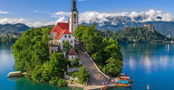 Ab Ljubljana: Höhle von Postojna, Burg Predjama & Bleder See