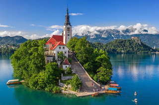 Ab Ljubljana: Höhle von Postojna, Burg Predjama & Bleder See