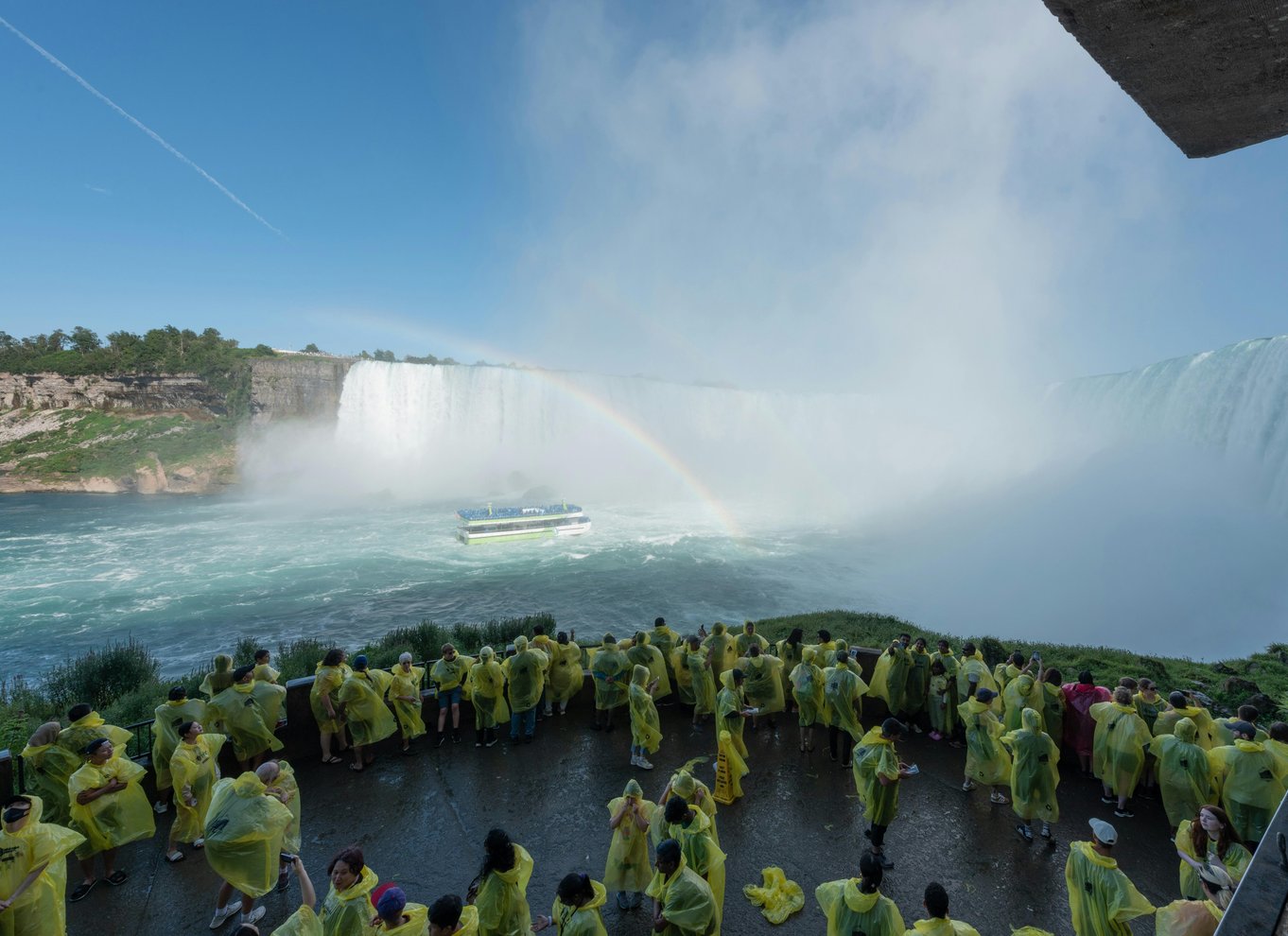 Toronto: Niagara Falls Tour med guidet krydstogt og Behind The Falls