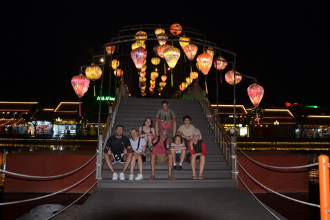 نينه بينه: غروب الشمس من كهف موا ومشي هوا لو ليلاًسيارة جيب قديمة للجيش الأمريكي