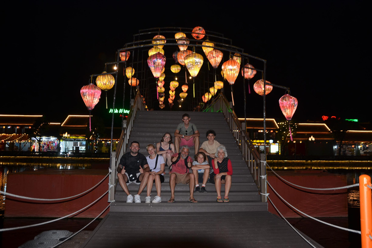 نينه بينه: غروب الشمس من كهف موا ومشي هوا لو ليلاًسيارة جيب قديمة للجيش الأمريكي