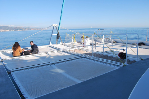 Malaga : Croisière en catamaran au coucher du soleil avec DJ et boissons en directMalaga : Croisière en catamaran au coucher du soleil avec musique et boissons