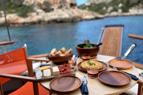 Full Day boat charter on Traditional Balearic Yacht in Ibiza