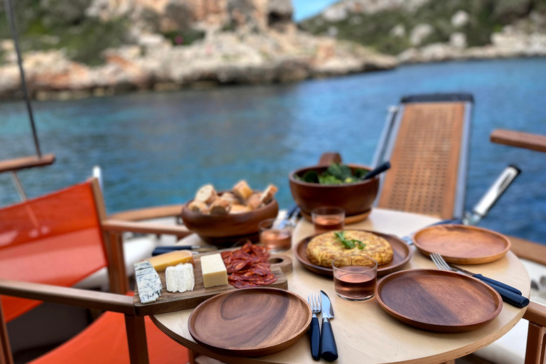 Full Day boat charter on Traditional Balearic Yacht in Ibiza