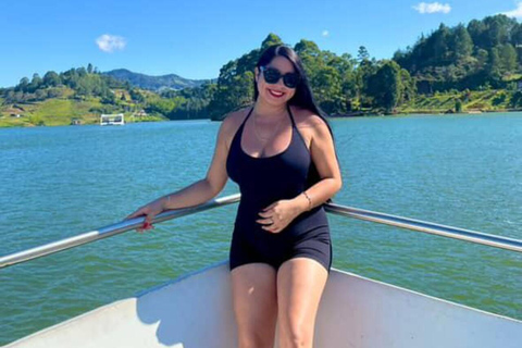 Medellín: Guatapé &amp; Piedra del Peñol Private Tour