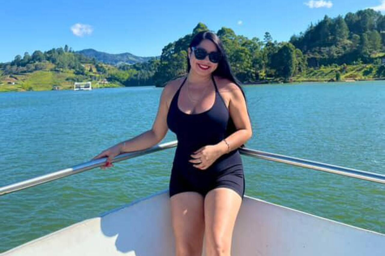 Medellín: Guatapé &amp; Piedra del Peñol Private Tour