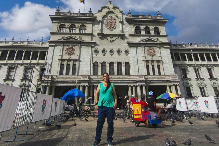 Tour of La Aurora Zoo, Historic Center, and Ciudad Cayalá in Guatemala
