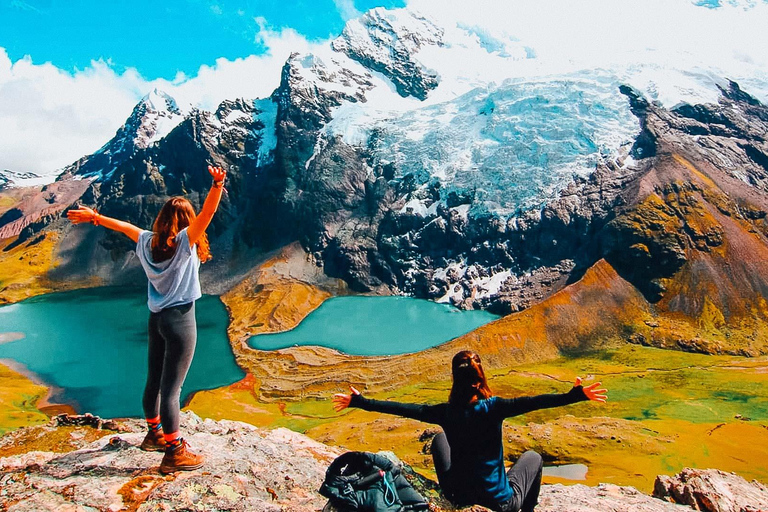 Ausangate Trek and Mountain of Colors for 2 Days + Lunch.