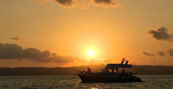 Muscat: Sunset Cruise & Coastal Boat Tour with Refreshments