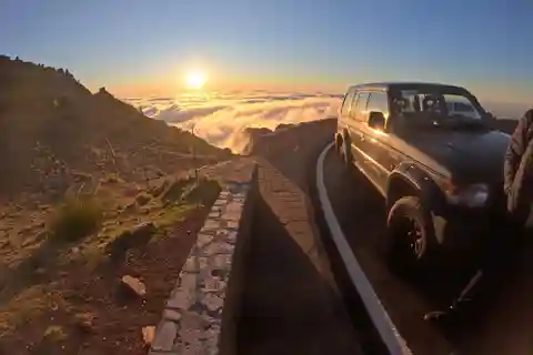 MADEIRA: Jeep Safari to Pico Arieiro & Santana local Houses
