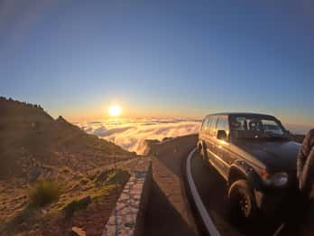 MADEIRA: Jeep Safari to Pico Arieiro & Santana local Houses