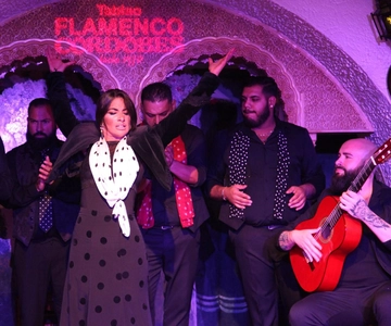Barcelona: Tablao Flamenco Cordobes Show and Drink in Rambla