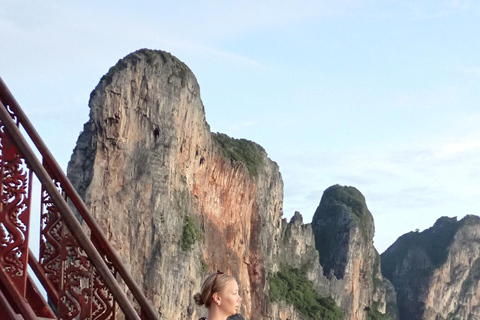 Koh Phi Phi : Passeio de barco pirata com snorkeling e caiaque