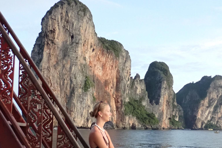 Koh Phi Phi : Pirat båttur med snorkling och kajakpaddling