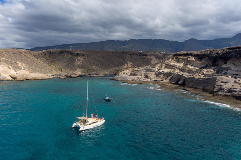 Costa Adeje: Passeio de catamarã, mergulho com snorkel, lanches e bebidasPasseio de catamarã Costa Adeje com snorkel, lanches e bebidas