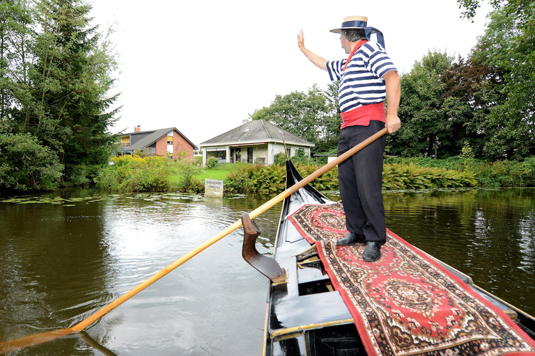 Stade - Exclusive 1.5-hour ride on an original Venetian gondola