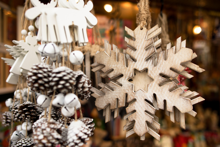 Bratislava: Christmas Market Food Tour with Drinks