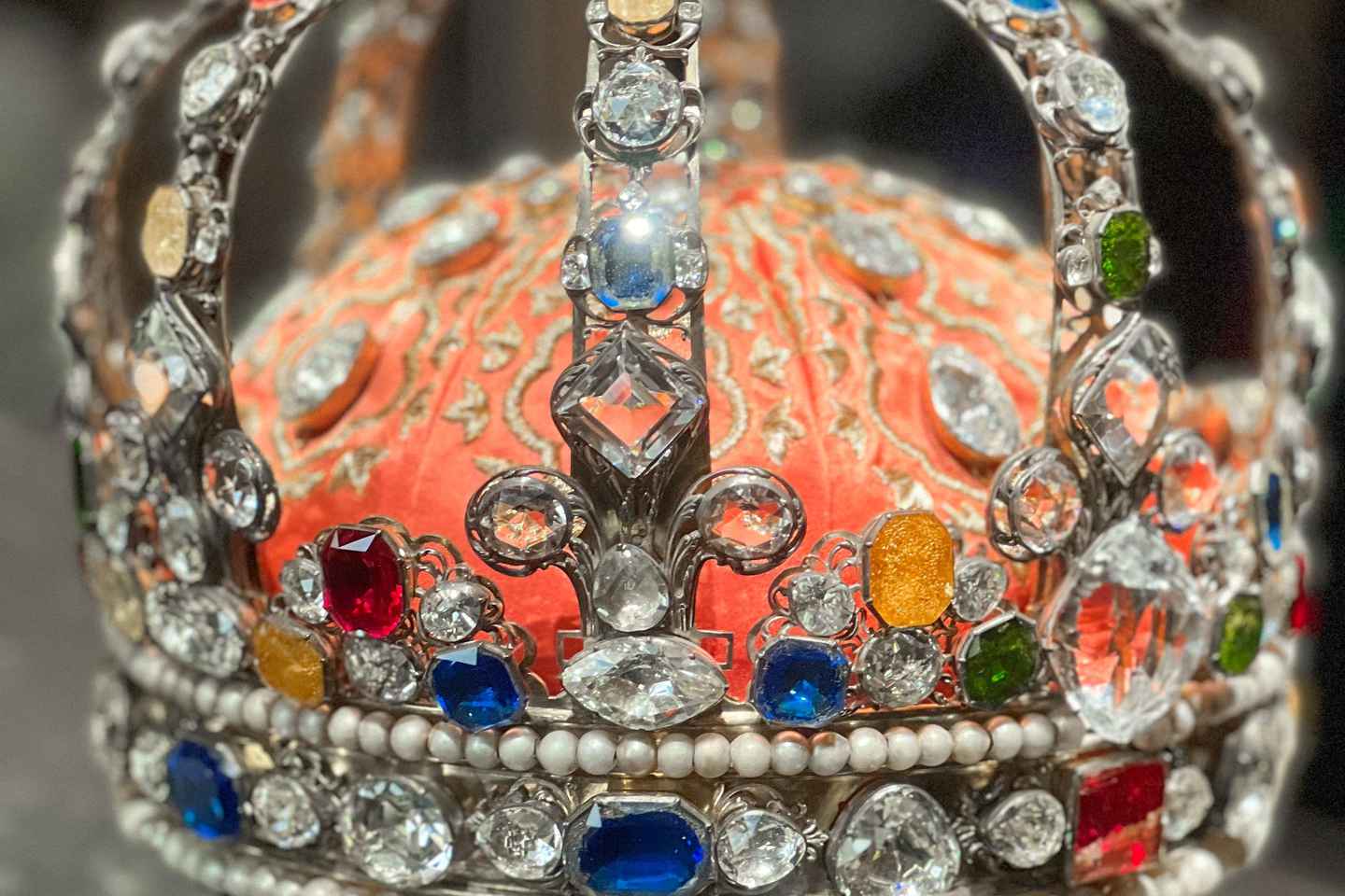 Paris: Guided tour in PORTUGUESE at the Louvre-semi-private