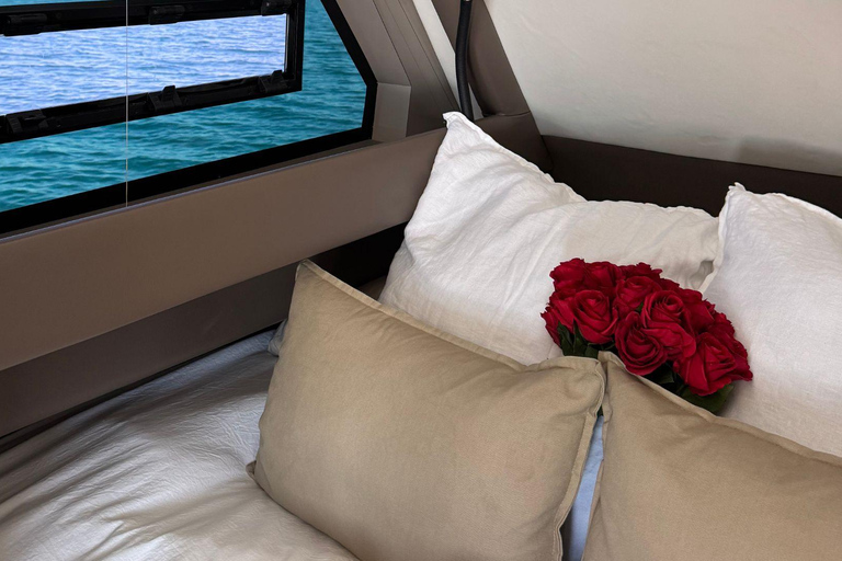 Valencia: giro in barca di lusso con capitano, bevande e bagno privato