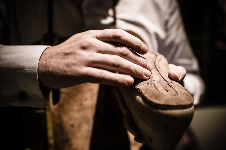 Hanoi: Incense Village & Hat or Shoe Factory, Perfume Pagoda Morning: Hanoi Hat Village and Incense Village - SMALL GROUP