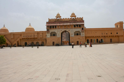 Jaipur: Amber Fort Heritage Walking Tour with Guide Guided Tour with Entrance Fee, Pickup, and Drop-Off Included