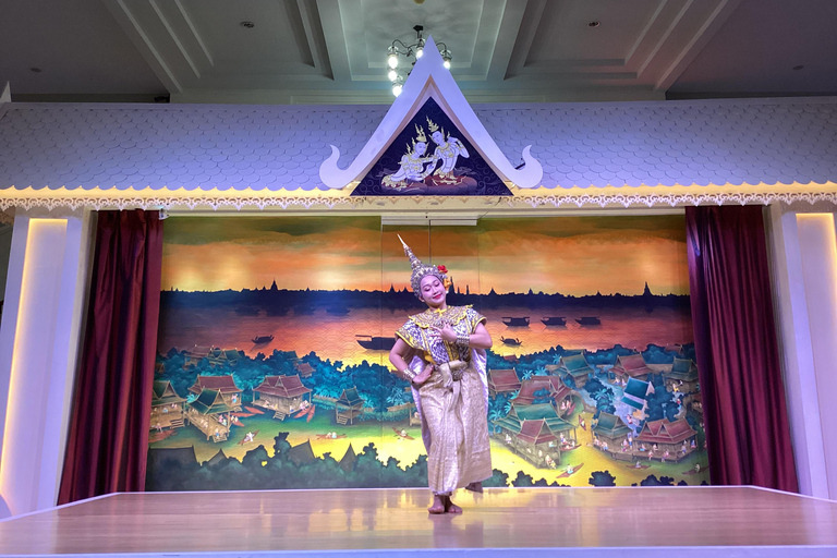 Calypso Cabaret en Asiatique: espectáculo de ladyboys en primera filaEspectáculo nocturno