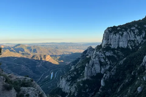 Från Barcelona: Montserrat kvällstur, vandring och linbana