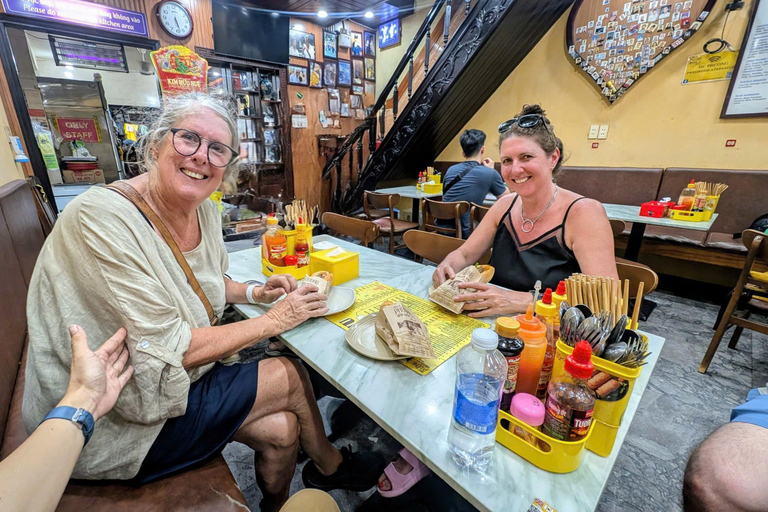 Hoi An: Guided Evening Food Tour w/ Lantern and River Boat