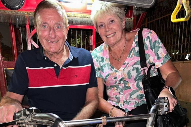 Mercado nocturno y comida callejera en Delhi (medio día, guiado por mujeres)Mercado de día y comida callejera en Delhi (medio día, guiado por mujeres)