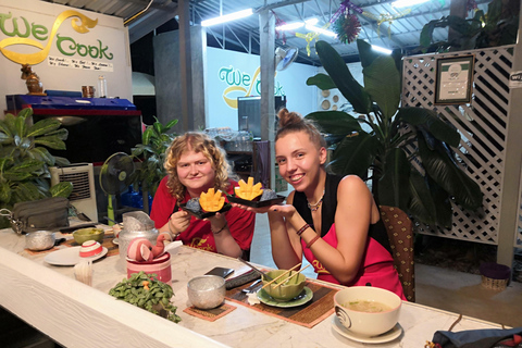 Nós cozinhamos escola de culinária tailandesa em casa e jardimCurso Matutino