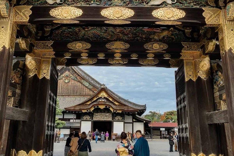 From Kanazawa: Shirakawa-go and Takayama Private Day Trip
