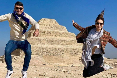 Cairo: Sakkara e Memphis: excursão particular de 4 horas com trasladoTour particular incluindo traslados, guia de turismo e entrada