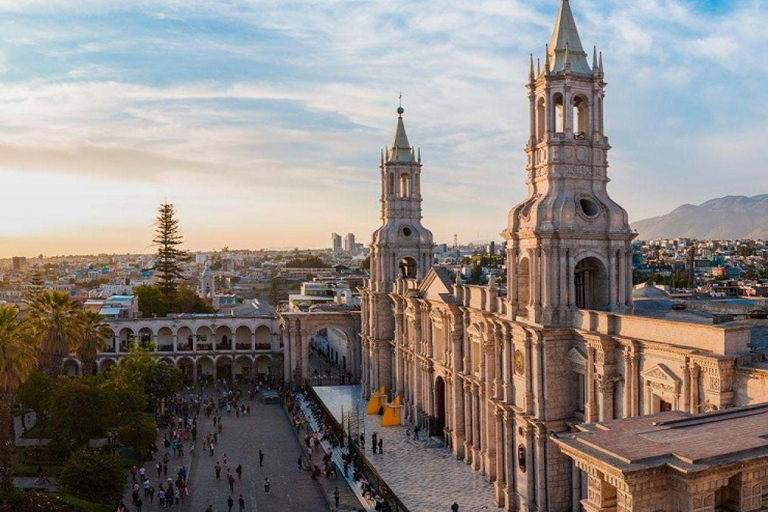 Walking tour of the historic center of Arequipa