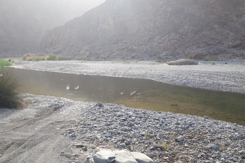 Dia inteiro em Wadi Abyadh - Aldeia de Wekan - Forte de Nakhal - primavera Quente