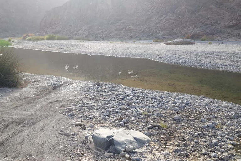 Ganztägiger Ausflug zum Wadi Abyadh-Wekan Dorf-Nakhal Fort-Hot Spring