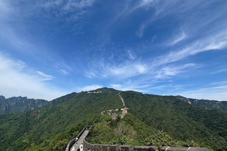 Beijing: Tiananmen Square & Great Wall Private Tour Russian-speaking tour guide