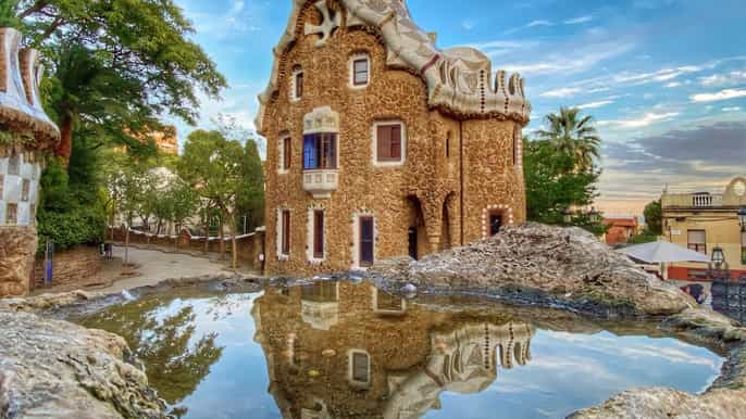 Barcelona: Park Güell Guided Tour with Entry