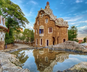 Park Güell Guided Tour with Entry