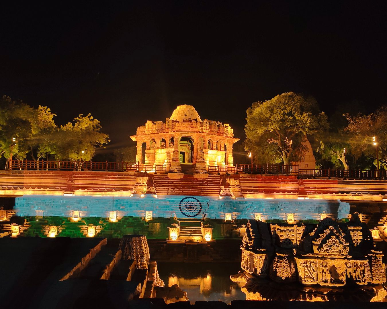 Ahmedabad: Geführte Tour zum Modhera-Sonnentempel und zum Rani-ki-Vav-Stepwell