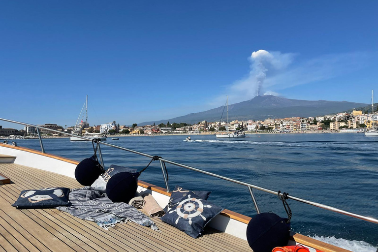 Boat trips with Ocirne in the Bay of Naxos and Isola Bella Day trips by boat with Ocirne in the Bay of Naxos and Isola Bella