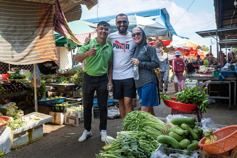 Phnom Penh: Walking Tour, Food Tour & Sunset Cruise