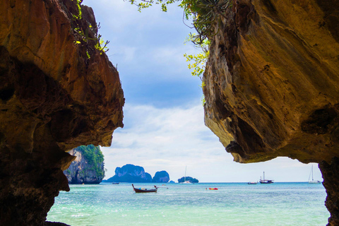 Krabi : Aventure privée ultime en bateau à longue queue sur 7 îlesConducteur de bateau