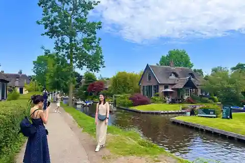 Amsterdam: till Giethoorn Dagsutflykt med guide, valfri kryssning