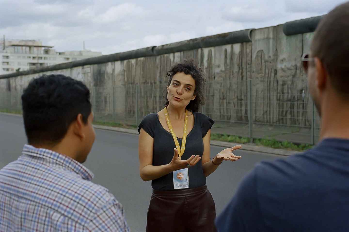 East Berlin and the Wall: Walking Tour - Private Tour in Spanish with Hotel Pickup