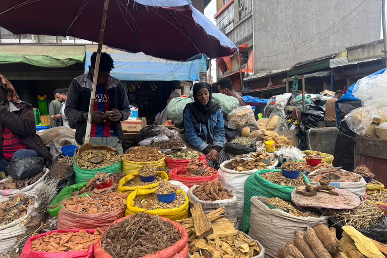 Addis Abeba: Töpferwaren, Markt und Kaffee-Tour mit MittagessenAddis Abeba: Töpfer-, Markt- und Kaffeetour mit Mittagessen
