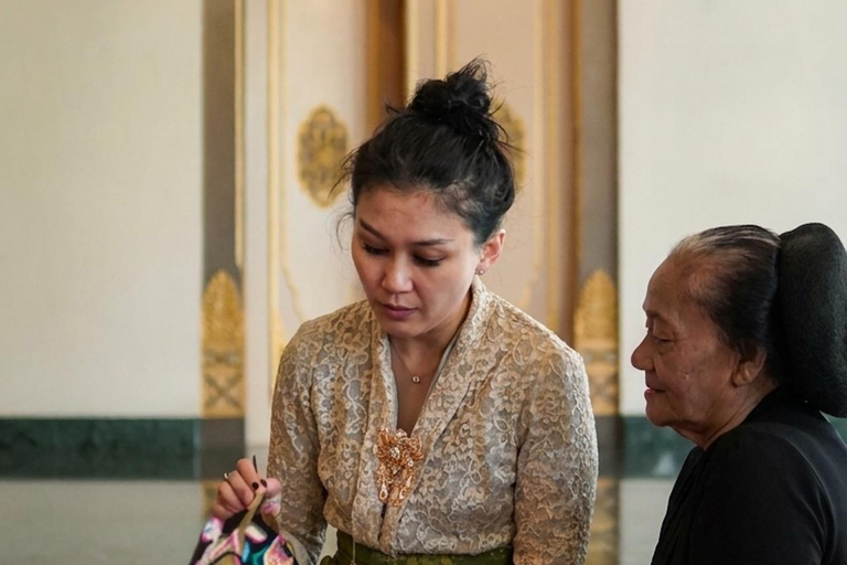 Yogyakarta: Wayang Show, Carving, and Painting Experience