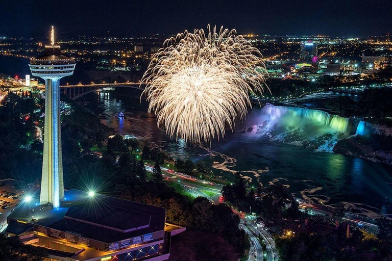 Depuis Toronto : soirée aux chutes du Niagara avec croisièreVisite en soirée avec croisière