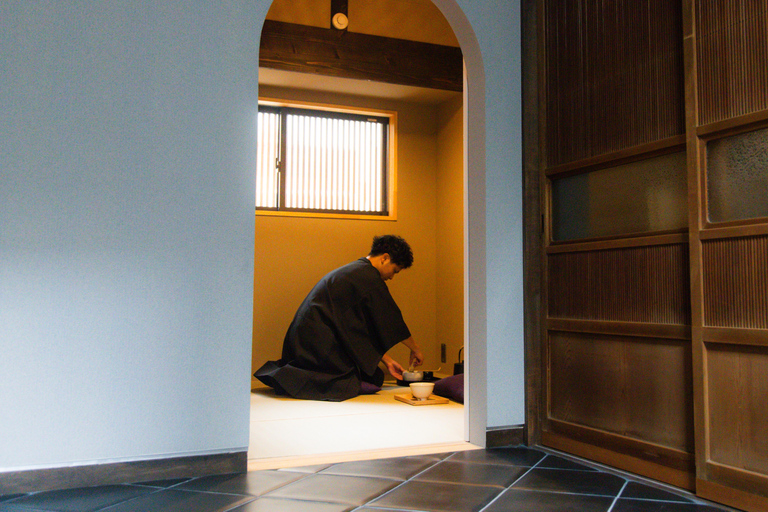 Cérémonie du thé【 matcha】 privée à Kyoto, accompagnée d'un latte au matchaCérémonie 【du thé】 privée à Kyoto avec matcha latte