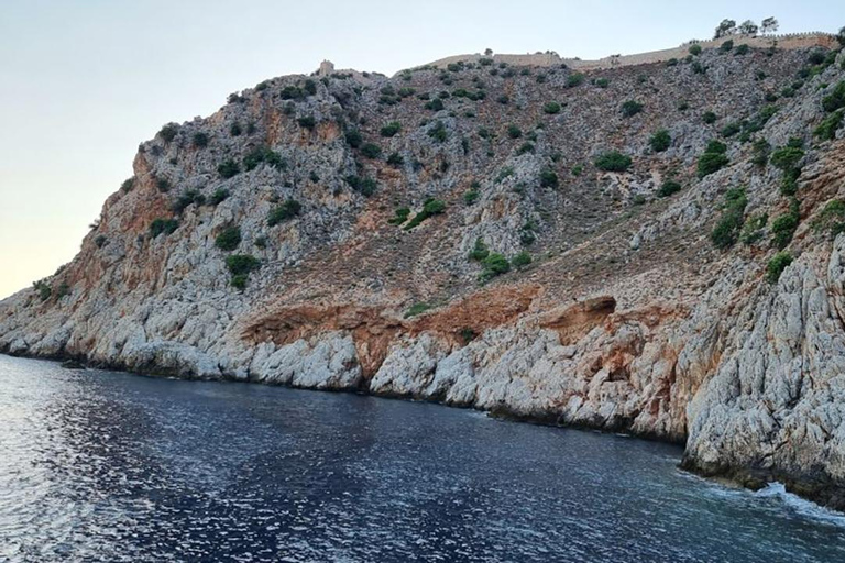 Alanya Relax Coastal Tour de Barco com Almoço e Natação