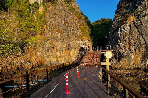 Phi Phi: First Group at Maya Bay, Avoid The Crowds Boat Tour [Full-Day] Maya Bay Speedboat Tour
